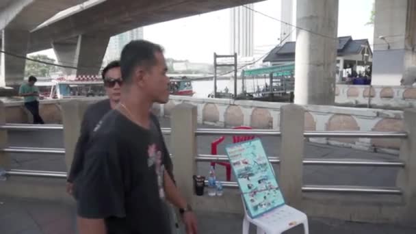 2019 April Bangkok Thailand Chao Phraya River Barker Guide Inbjuder — Stockvideo