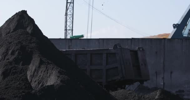 Закат Владивостоке Телевизионная Башня Стоит Холме Рядом Жилыми Зданиями Фоне — стоковое видео