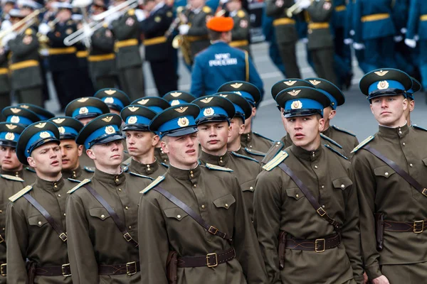 Mai 2015 Wladiwostok Russland Siegesfeier Wladiwostok Soldaten Verschiedener Waffen Marschieren — Stockfoto