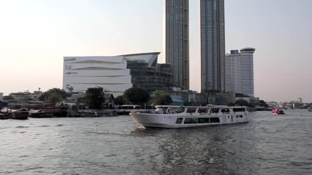 Duben 2019 Bangkok Thajsko Řeka Chao Phraya Turistický Člun Plave — Stock video