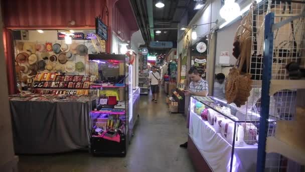 April 2019 Bangkok Thailand Slowmotion Köparkader Täckt Marknad Vid Flodstationerna — Stockvideo
