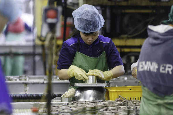 Mayo 2015 Mar Del Sur Rusia Producción Conservas Pescado Una —  Fotos de Stock