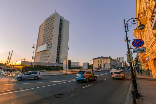 Sommar 2015 Vladivostok Ryssland Central Street Vladivostok Svetlanskaja Gatan Gryningen — Stockfoto