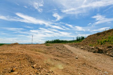 Vladivostok yakınlarında yeni bir kumarhane inşaatı. Kumar sahasında inşaat alanı.