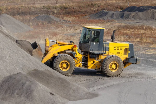 Otoño 2015 Región Primorsky Rusia Fotografía Industrial Excavadora Amarilla Trabaja — Foto de Stock