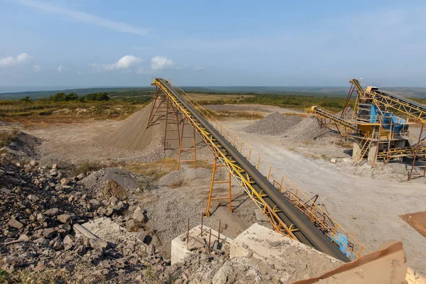 Fotografía Industrial Transportador Piedra Triturado Para Camiones Volquete Una Cantera — Foto de Stock