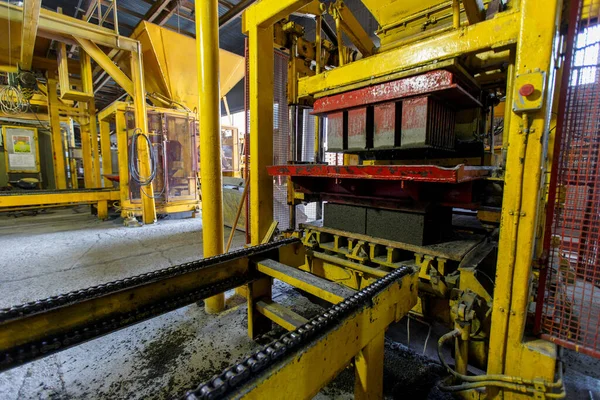 Industrifotografi Pressmaskin För Tillverkning Tegel Natursten Tegel Och Blocktillverkning — Stockfoto