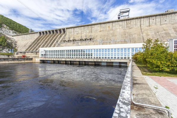 Ipari Fotózás Főépület Zeya Vízerőmű Turbináival Egy Betongát Hátterében — Stock Fotó