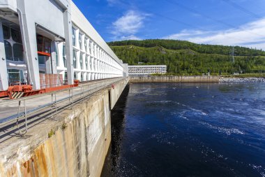 Sanayi fotoğrafçılığı. Zeya Barajı 'ndan Zeya Nehri manzarası