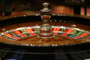 2015 Yazı - Vladivostok, Rusya - Vladivostok 'taki Casino Tiger de Crystal. Yakın plan. Rulet masası.