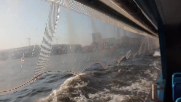 Boottocht Chao Phraya Rivier Bangkok Langzame Beweging Transparante Gordijnen Wapperen — Stockvideo