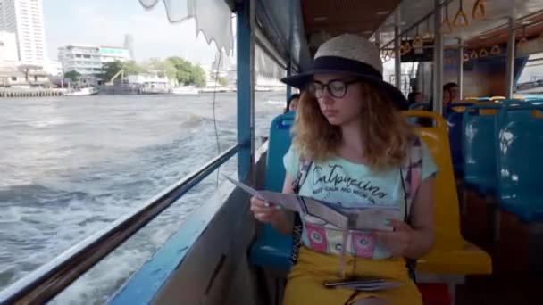Viaje Barco Turístico Por Río Chao Phraya Bangkok Una Hermosa — Vídeo de stock