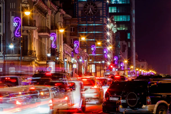 Invierno 2015 Vladivostok Rusia Iluminación Año Nuevo Vladivostok Coches Coche — Foto de Stock