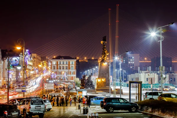 Inverno 2015 Vladivostok Rússia Iluminação Ano Novo Vladivostok Carros Dirigem — Fotografia de Stock