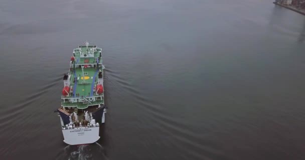 Primavera 2019 Vladivostok Rusia Ferry Pasajeros Sueño Oriental Con Mensaje — Vídeo de stock