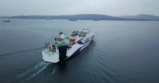 Primavera 2019 Vladivostok Rusia Ferry Pasajeros Sueño Oriental Con Mensaje — Vídeos de Stock
