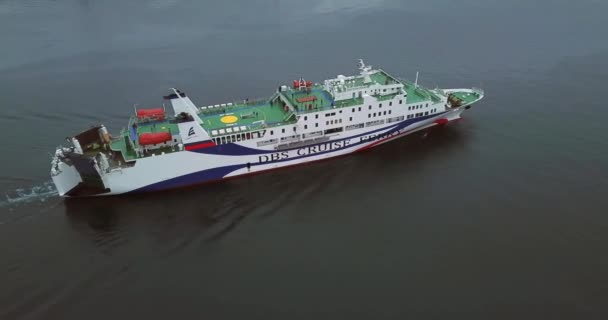 Primavera 2019 Vladivostok Rusia Ferry Pasajeros Sueño Oriental Con Mensaje — Vídeo de stock