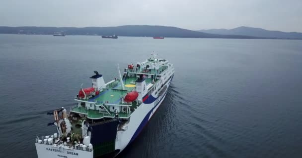 Primavera 2019 Vladivostok Rusia Ferry Pasajeros Sueño Oriental Con Mensaje — Vídeos de Stock