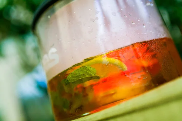 Close Lemon Mint Floating Brewed Tea Glass Teapot — Stock Photo, Image