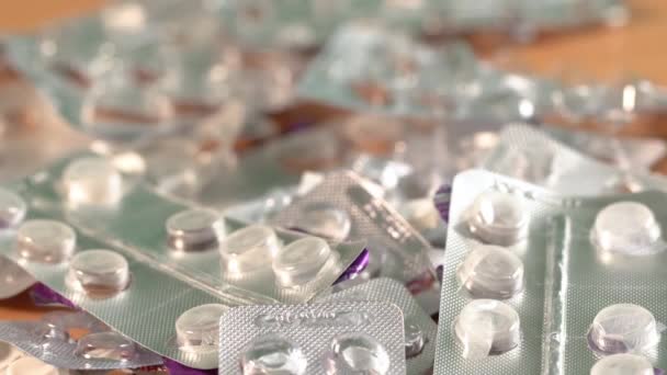 Covid Lege Verpakkingen Van Medische Pillen Liggen Een Tafel Een — Stockvideo
