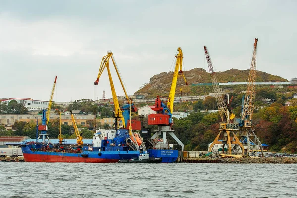 Verano 2015 Vladivostok Rusia Vladivostok Industrial Marine Facade Grúas Carga — Foto de Stock