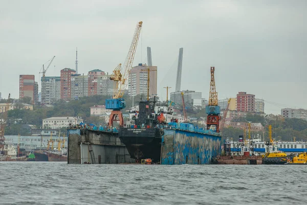 Verano 2015 Vladivostok Rusia Fachada Marina Vladivostok Nave Industrial Encuentra — Foto de Stock