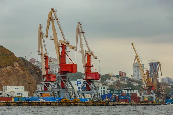 Verano 2015 Vladivostok Rusia Vladivostok Industrial Marine Facade Grúas Carga — Foto de Stock