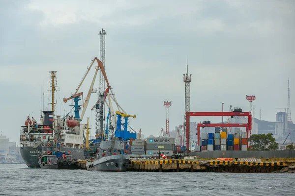 Verano 2015 Vladivostok Rusia Vladivostok Industrial Marine Facade Grúas Carga — Foto de Stock