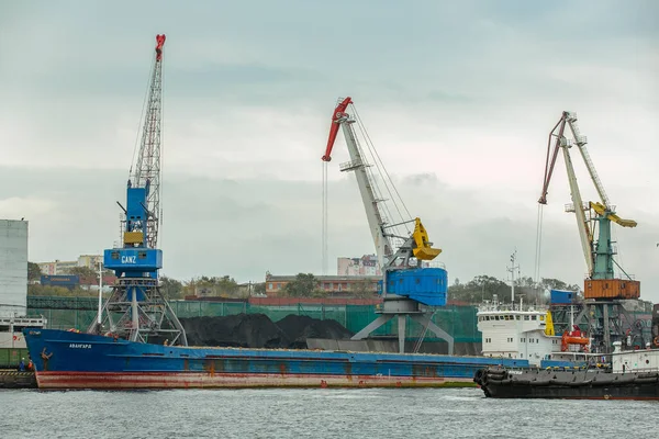 Verano 2015 Vladivostok Rusia Vladivostok Industrial Marine Facade Grúas Carga — Foto de Stock