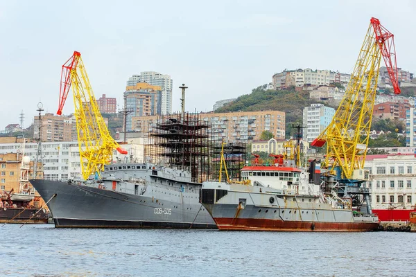Verano 2015 Vladivostok Rusia Fachada Marina Vladivostok Buques Científicos Carga — Foto de Stock