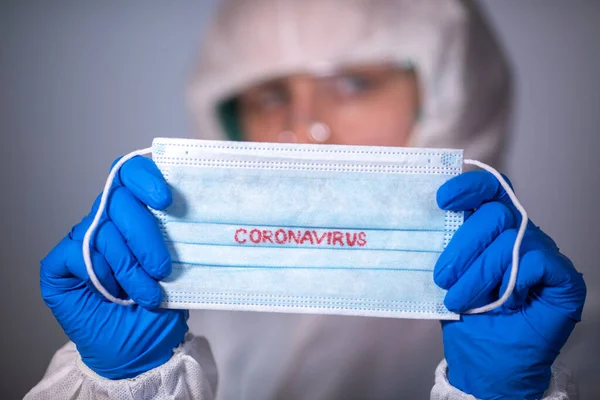 2019 Novel Coronavirus 2019 Ncov 콘셉트 대전염병 외투를 바이러스라는 비문이 — 스톡 사진