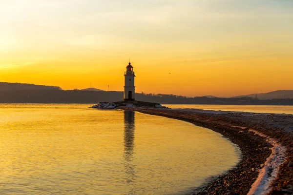 Amanecer Ciudad Marítima Vladivostok Faro Tokarevsky Durante Amanecer Colorido Contra — Foto de Stock