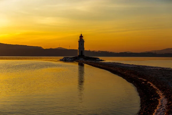 Morgengrauen Der Seestadt Wladiwostok Tokarevsky Leuchtturm Der Farbenfrohen Morgendämmerung Vor — Stockfoto