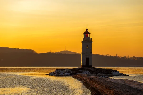 Morgengrauen Der Seestadt Wladiwostok Tokarevsky Leuchtturm Der Farbenfrohen Morgendämmerung Vor — Stockfoto