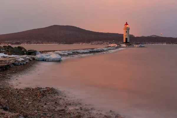 Amanecer Ciudad Marítima Vladivostok Faro Tokarevsky Durante Amanecer Colorido Contra — Foto de Stock