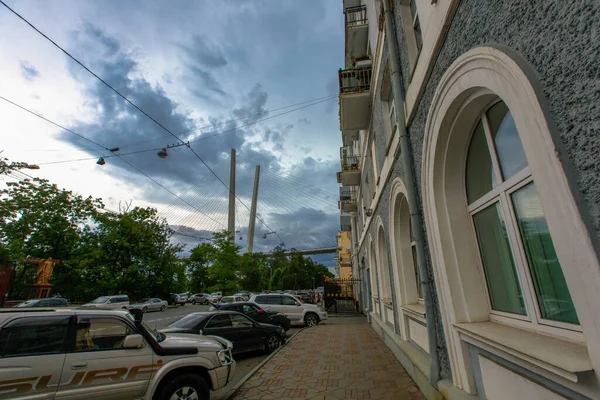 2016年夏天 俄罗斯符拉迪沃斯托克 俄罗斯符拉迪沃斯托克中央街 多云天气下的符拉迪沃斯托克历史中心 — 图库照片