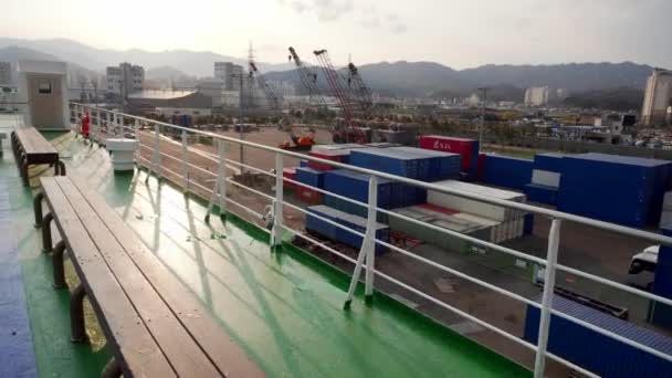 2019年春 韩国东河市的东海客运码头 渡轮上层的工业区 — 图库视频影像