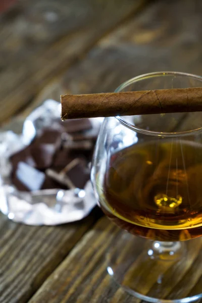 Glass Cognac Cigar Dark Chocolate Textured Oak Table — Stock Photo, Image