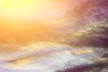 gökyüzü bulutlar ve güneş ile. Dokulu bir arka plan. Kopyala Yapıştır yer