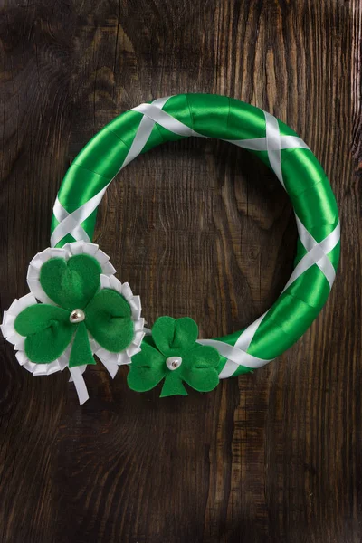 Decoração na sua porta para celebrar o dia de São Patrício. Copiar pasta — Fotografia de Stock