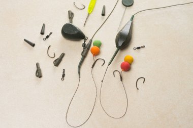 Yemler, kanca, batar, ledcor sazan balık için hazırlanıyor. Kopyala Yapıştır