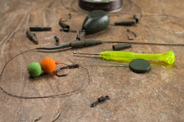 Yemler, kanca, batar, ledcor sazan balık için hazırlanıyor. Kopyala Yapıştır