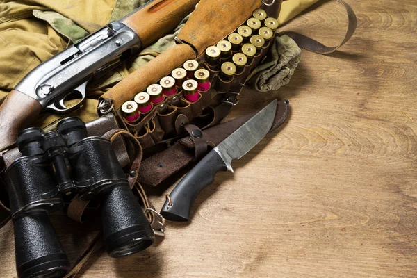 Rifle Caza Municiones Encuentran Fondo Madera — Foto de Stock