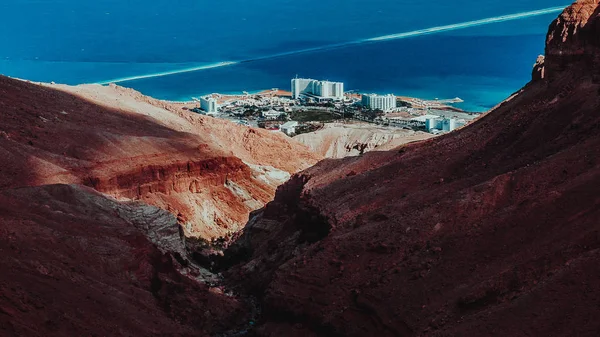 Pemandangan Menakjubkan Dengan Batu Merah Dan Laut — Stok Foto