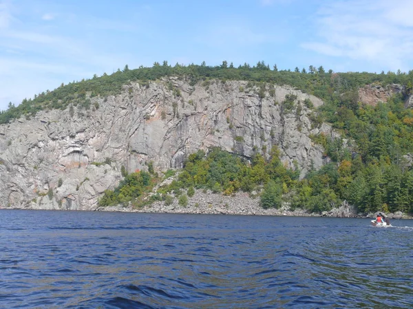 Rock in Pembroke. Canada, Noord-Amerika. — Stockfoto