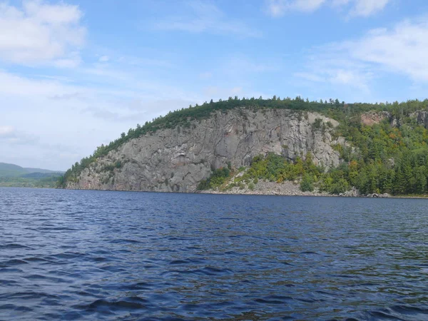 Rock in Pembroke. Canada, Noord-Amerika. — Stockfoto