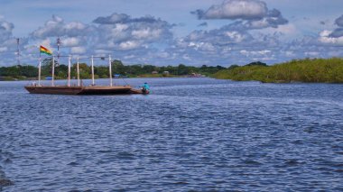 Mamore içinde mavna. Bolivya, Güney Amerika.