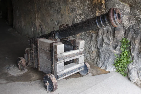 Um canhão antigo — Fotografia de Stock