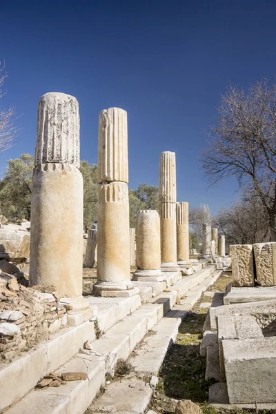 Una fila de columnas en Lagina, Turquía — Foto de Stock