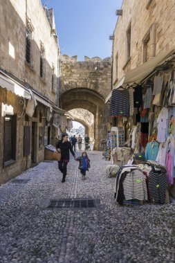 Sokak eski kentte, Rhodes, Yunanistan